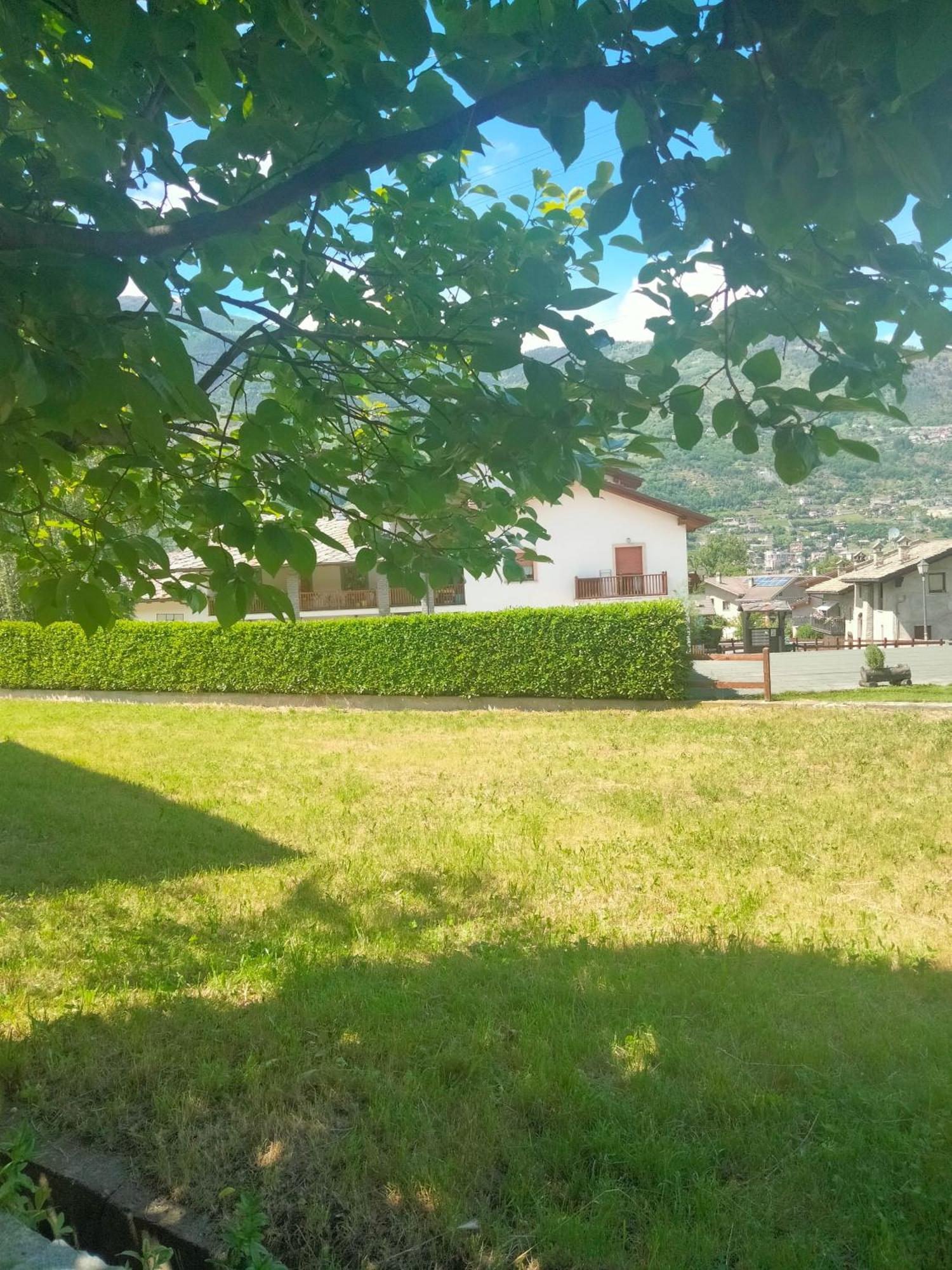 Appartamento Signorile Con Giardino Aosta Exterior foto