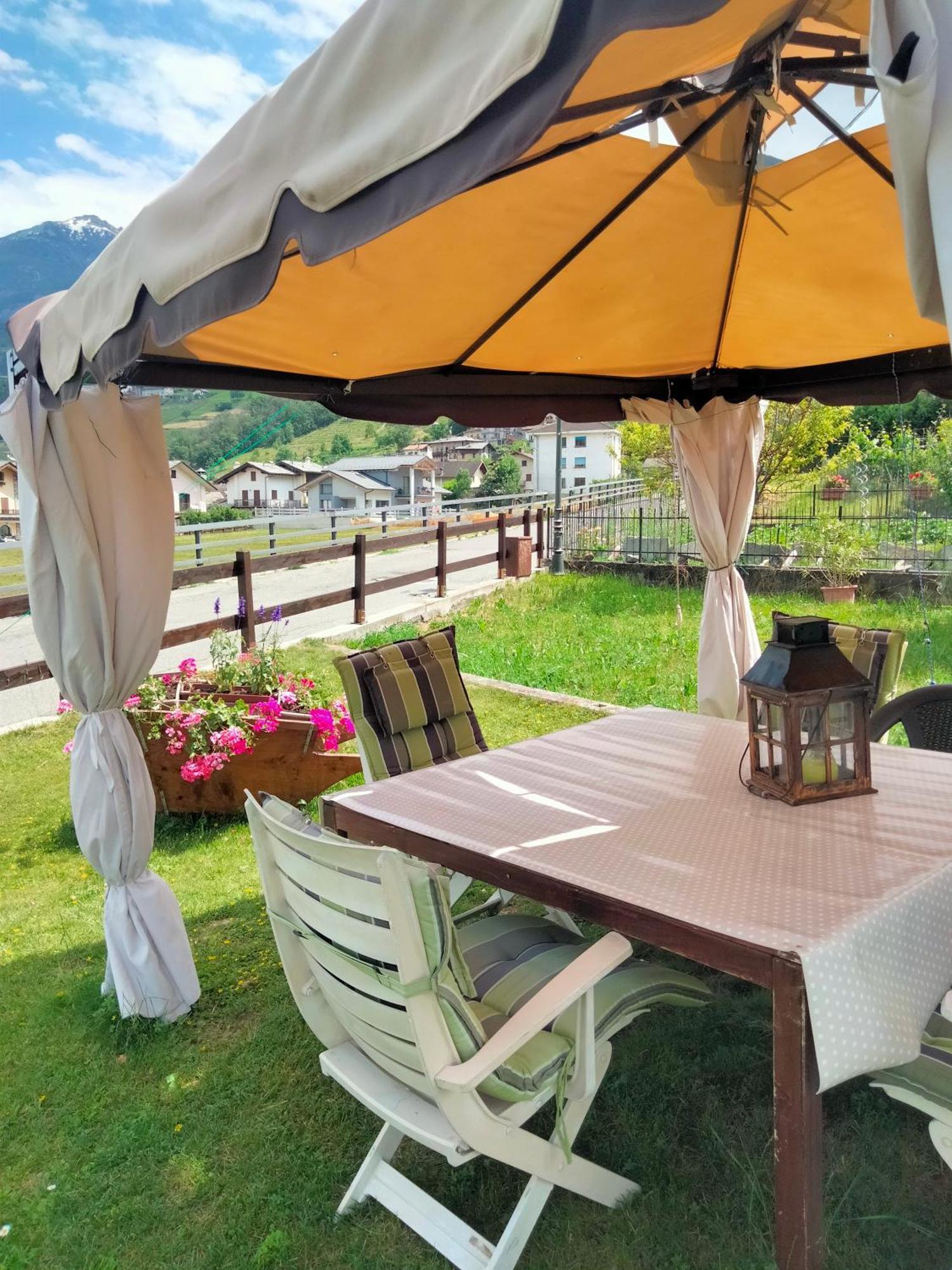 Appartamento Signorile Con Giardino Aosta Exterior foto